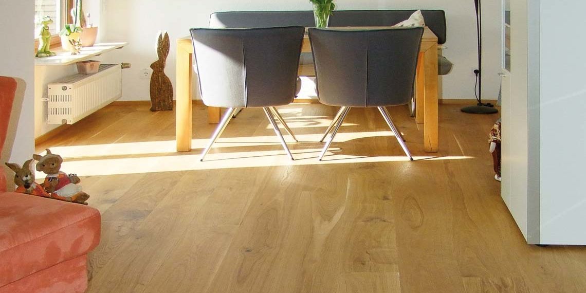 Über das Landhausdielen – Eichenparkett fliesend zur Küchendesignlösung