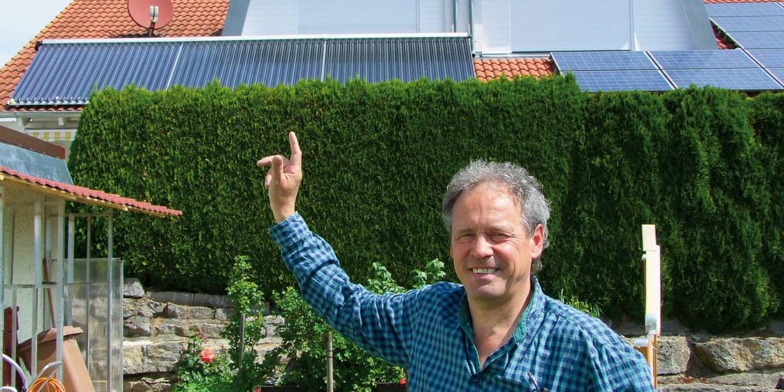 Erneuerbare Solarwärme halbiert den Heizgasverbrauch für Warmwasser und Heizung sowie die Heizkosten