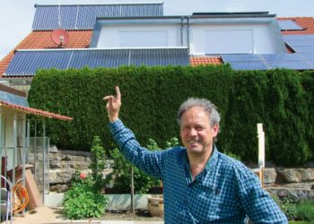 Erneuerbare Solarwärme halbiert den Heizgasverbrauch für Warmwasser und Heizung sowie die Heizkosten