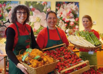 Neue Kartoffeln, Kirschen, Tomaten
